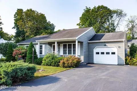 18 Edgewater Pl, Glens Falls, NY 12801