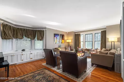Living - 1386 Lowell Rd, Schenectady, NY 12308 photo 3 of 4