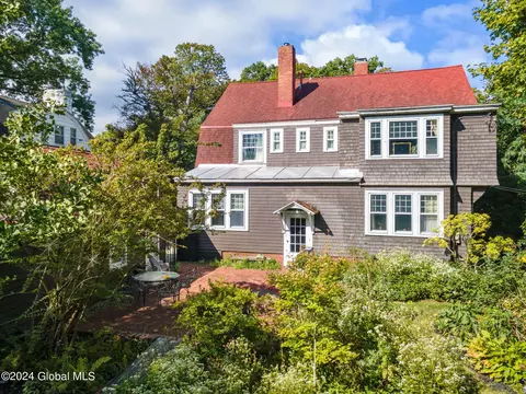 Exterior - 1386 Lowell Rd, Schenectady, NY 12308 photo 5 of 15