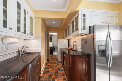 Kitchen - 1386 Lowell Rd, Schenectady, NY 12308 photo 4 of 4