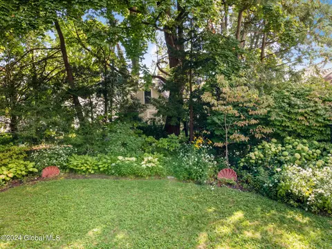 Exterior - 1386 Lowell Rd, Schenectady, NY 12308 photo 9 of 15