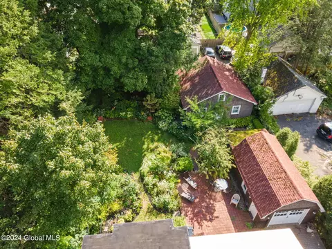 Exterior - 1386 Lowell Rd, Schenectady, NY 12308 photo 12 of 15