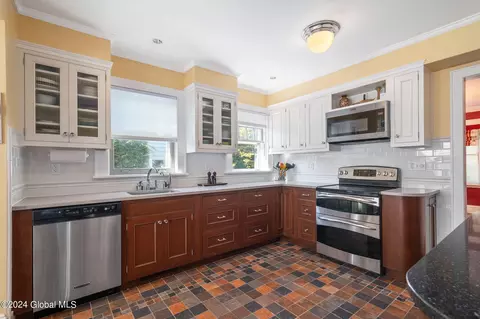 Kitchen - 1386 Lowell Rd, Schenectady, NY 12308 photo 1 of 4