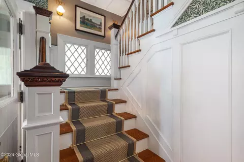 Entry Way - 1386 Lowell Rd, Schenectady, NY 12308 photo 4 of 7