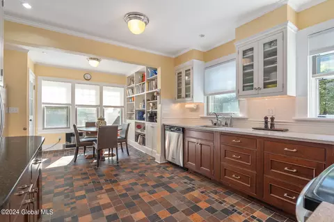 Kitchen - 1386 Lowell Rd, Schenectady, NY 12308 photo 3 of 4