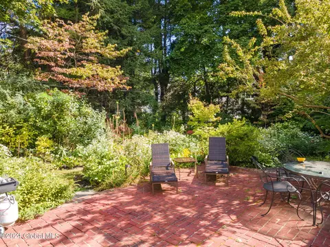 Exterior - 1386 Lowell Rd, Schenectady, NY 12308 photo 7 of 15