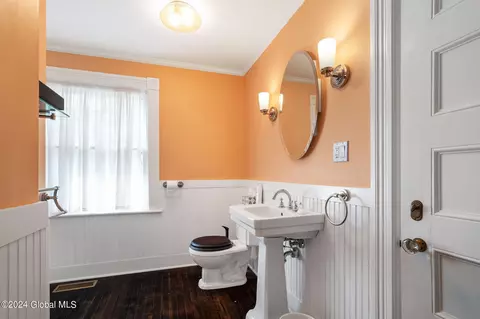 Bath - 1386 Lowell Rd, Schenectady, NY 12308 photo 4 of 6