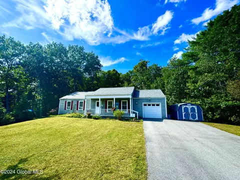 46 Hudson Ct, Lake Luzerne, NY 12846