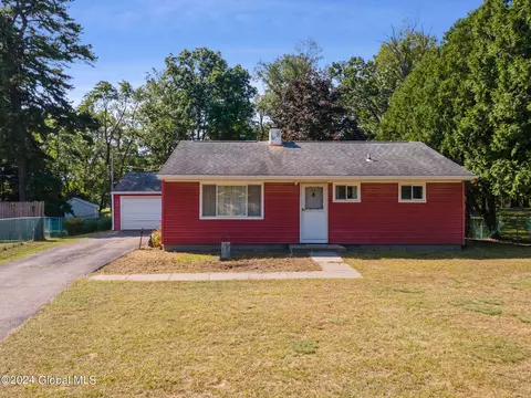 23 Robert Dr, Colonie, NY 12205