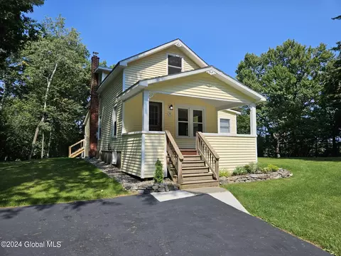 79 Sharpe Rd, Wynantskill, NY 12198