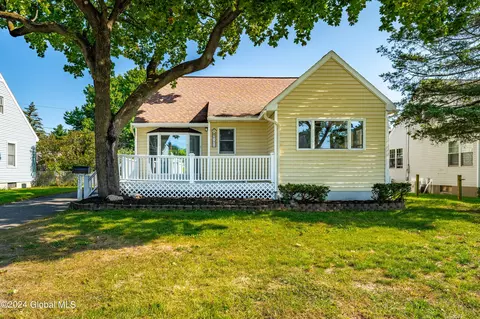 2571 Putnam St, Schenectady, NY 12304
