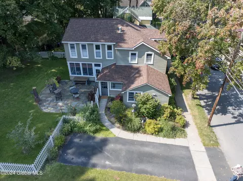 44 North St, Saratoga Springs, NY 12866