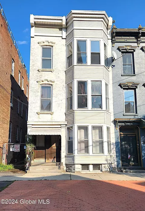 5 13th St, Troy, NY 12180