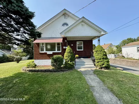 36 Oakland Ave, Amsterdam, NY 12010