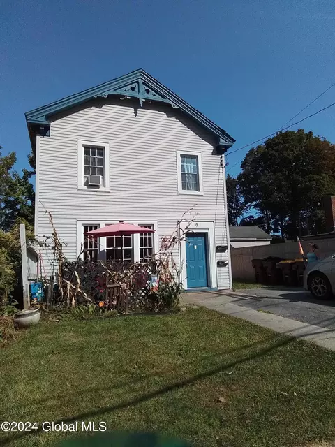 9 Pearl St, Hudson Falls, NY 12839