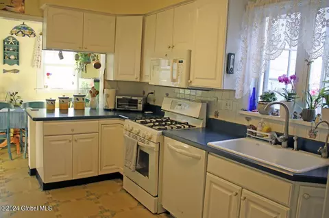 1100 Eastern Ave, Schenectady, NY 12308 photo 15