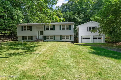 366 Scutt Rd, Greenville, NY 12083
