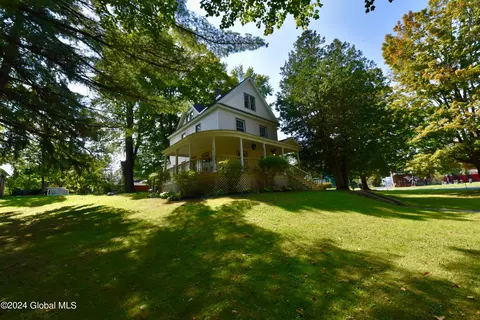 2 Mill St, Hagaman, NY 12086