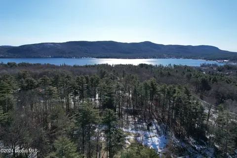 4 Carey Rd, Lake George, NY 12845