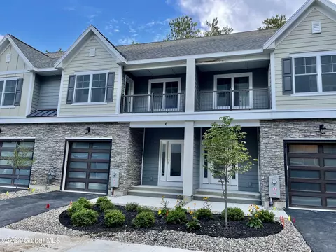 42 Landon Ln, Ballston Spa, NY 12020