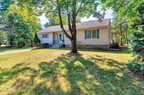 1 Oathout Ln # A, Latham, NY 12110