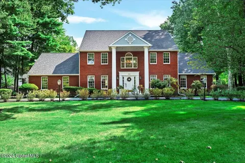 40 Timberwick Dr, Halfmoon, NY 12065