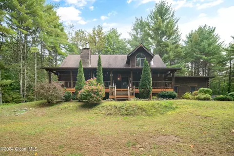 648 E Schroon River Rd, Diamond Point, NY 12824