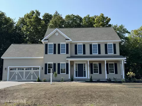 19 Westfall Ct, Averill Park, NY 12018