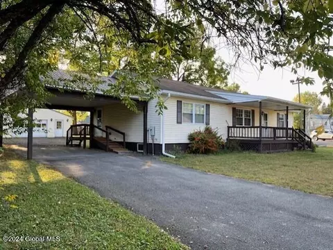 106 S 2nd St, Northville, NY 12134