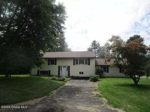 274 Elm Ave E, Selkirk, NY 12158