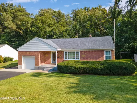 45 Parkwood Dr, Albany, NY 12205