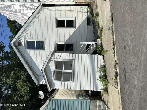 26 Lincoln Ave, Troy, NY 12180
