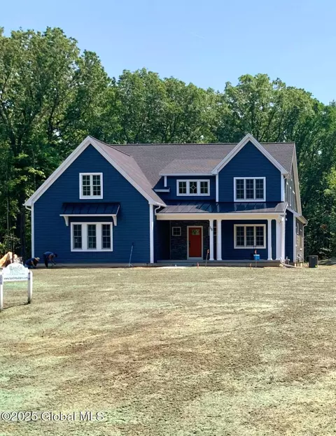 50 Cannon Royal Dr, Saratoga Springs, NY 12866