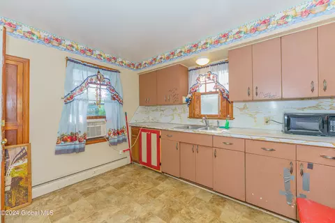 2177 Curry Rd, Schenectady, NY 12303 photo 9