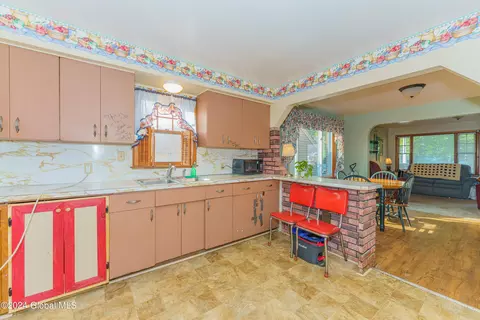 2177 Curry Rd, Schenectady, NY 12303 photo 11
