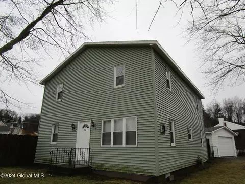 59 Mary Hadge Dr, Schenectady, NY 12309