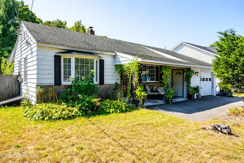 70 Gipp Rd, Albany, NY 12203