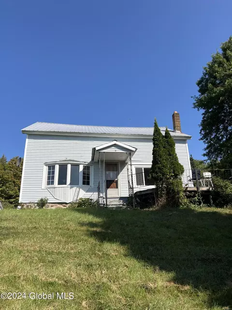 12 Valley View Ln, Moriah, NY 12960