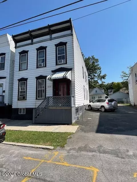 2216 14th St, Troy, NY 12180