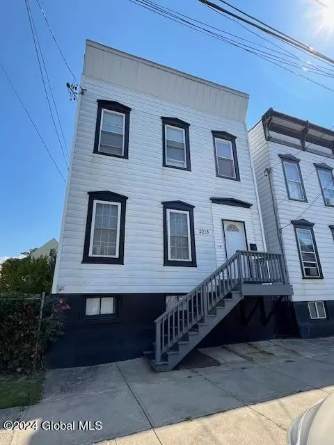 2218 14th St, Troy, NY 12180