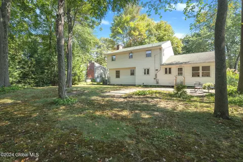 147 Dumbarton Dr, Delmar, NY 12054 photo 24