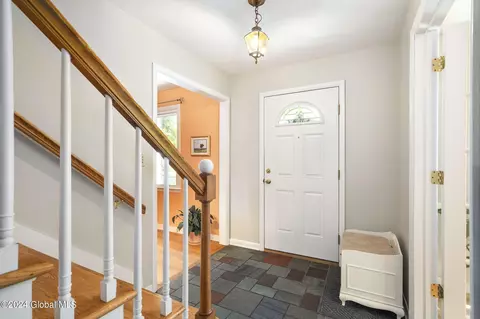 147 Dumbarton Dr, Delmar, NY 12054 photo 3