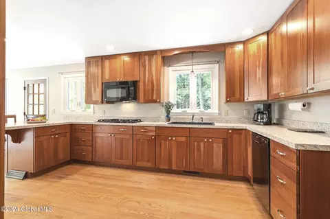 147 Dumbarton Dr, Delmar, NY 12054 photo 6