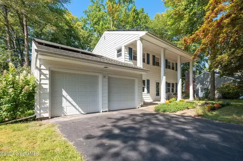 147 Dumbarton Dr, Delmar, NY 12054