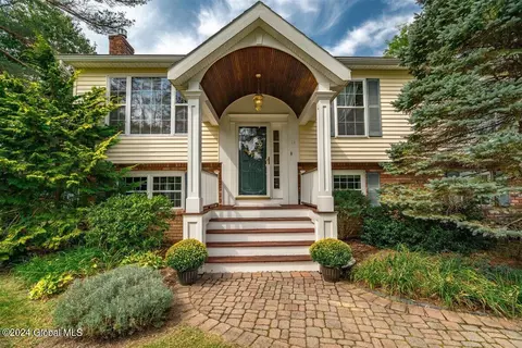 16 Boyack Rd, Clifton Park, NY 12065