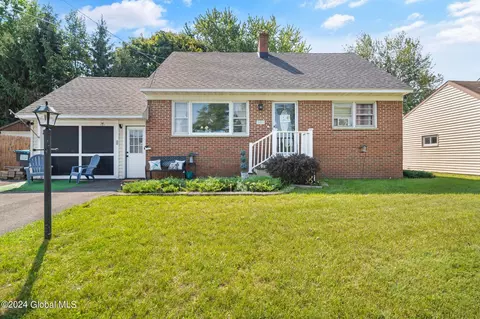 2103 Nahant St, Schenectady, NY 12306