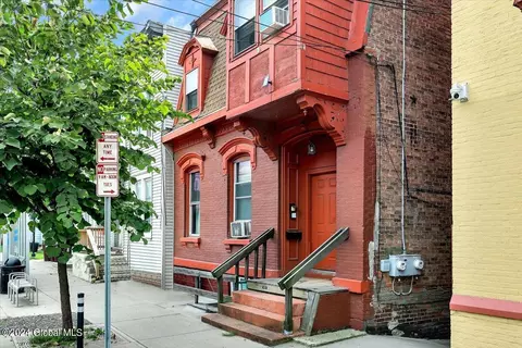 109 2nd Ave, Troy, NY 12180
