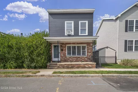60-62 4th St, Waterford, NY 12188