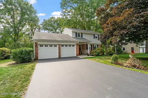 24 Heritage Pkwy, Glenville, NY 12302