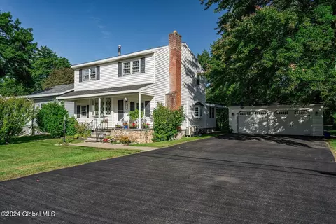 35 Van Heusen St, Albany, NY 12205